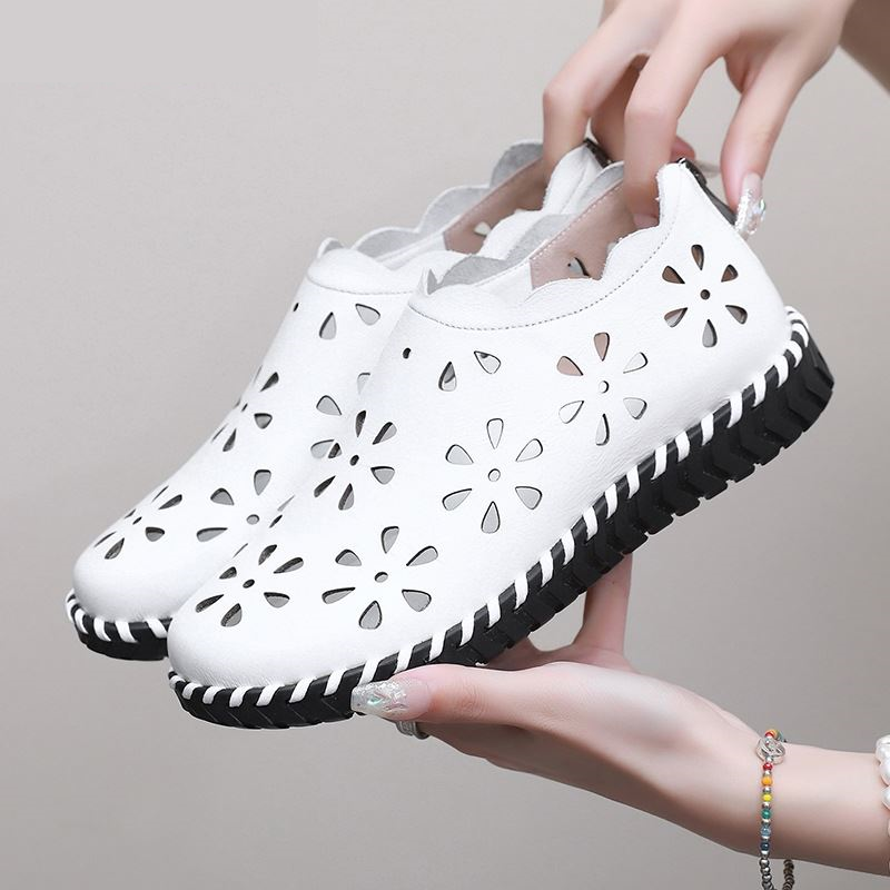 Women's Genuine Leather Flower Pressed Print Flexible Lightweight Sand Shoes